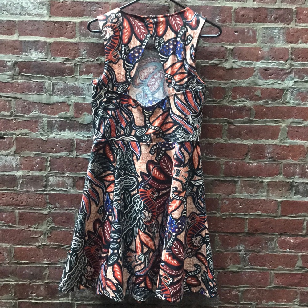 Keyhole Back Dress - Picture 4 of 4